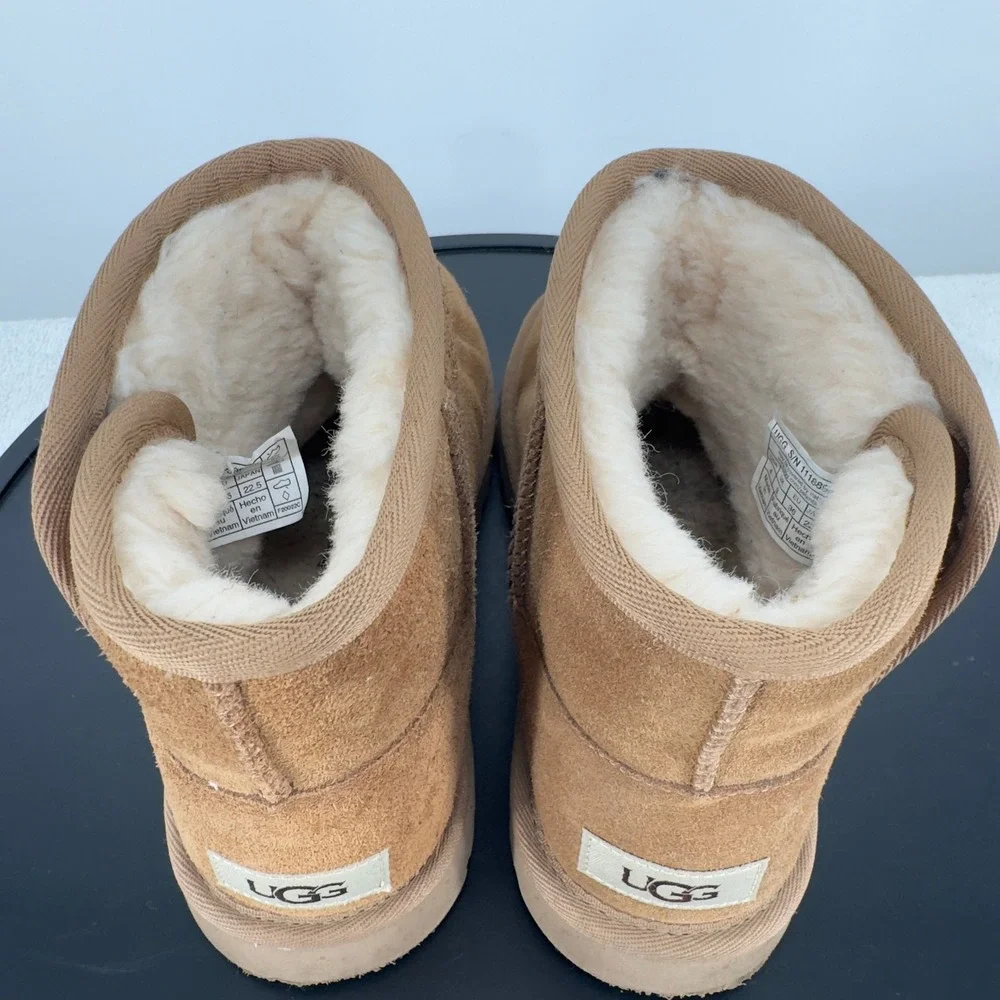 UGG Kids Classic Mini II Chestnut Suede Ankle Boots 1118890K Size 4Y Women 6